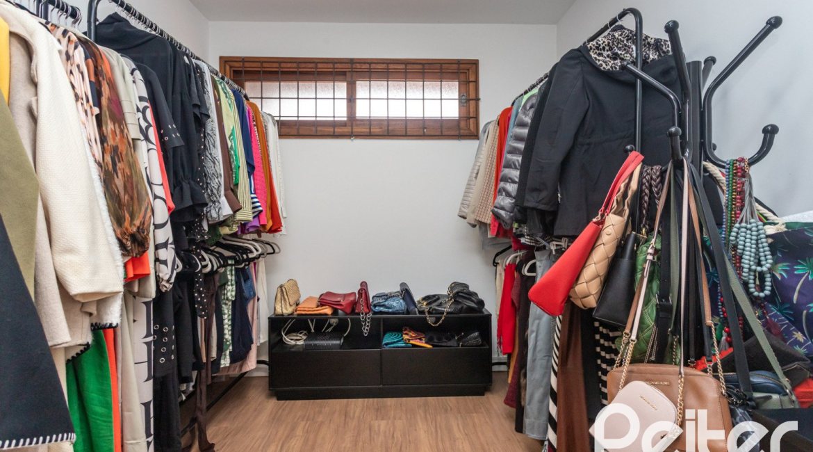 Casa à venda com 410m², 3 dormitórios, 3 suítes, 3 vagas, no bairro Ipanema em Porto Alegre