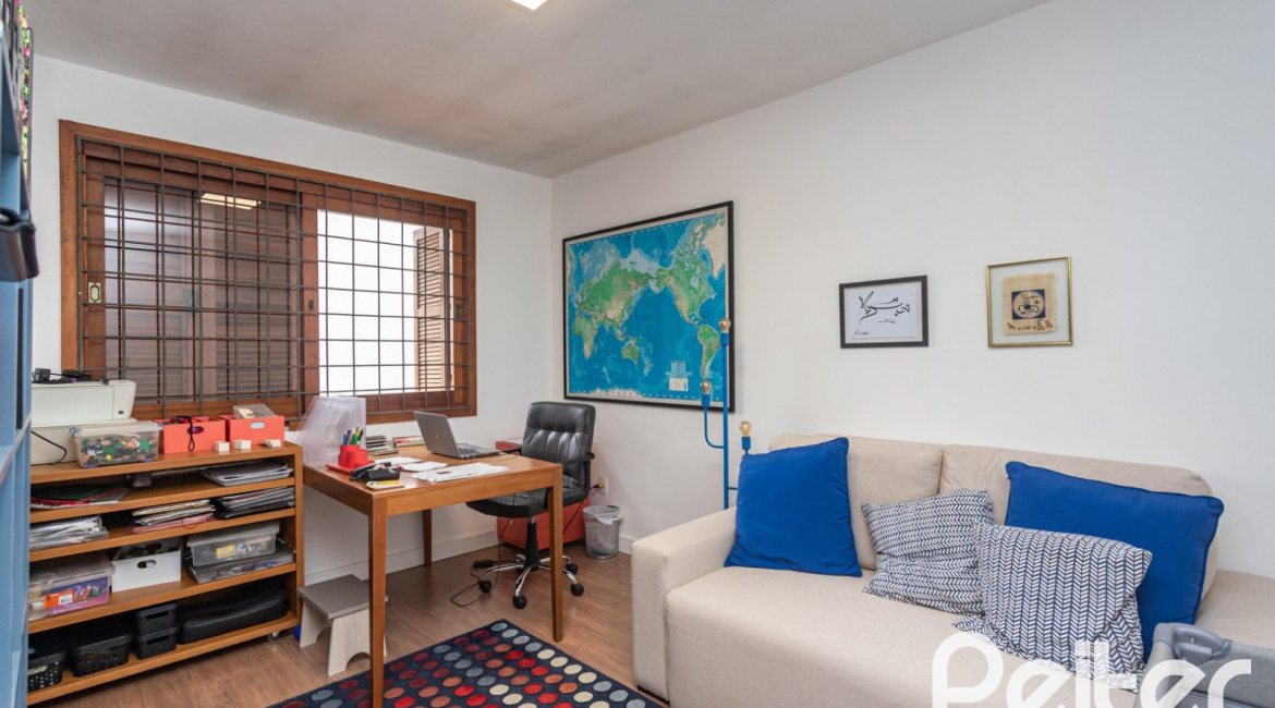 Casa à venda com 410m², 3 dormitórios, 3 suítes, 3 vagas, no bairro Ipanema em Porto Alegre