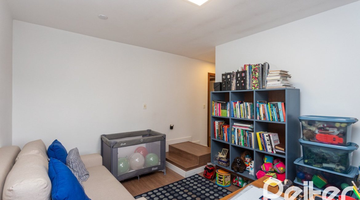 Casa à venda com 410m², 3 dormitórios, 3 suítes, 3 vagas, no bairro Ipanema em Porto Alegre