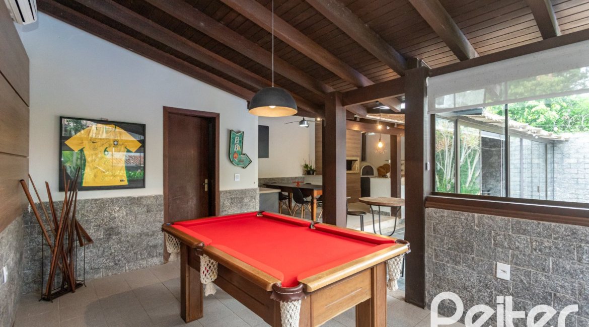 Casa à venda com 410m², 3 dormitórios, 3 suítes, 3 vagas, no bairro Ipanema em Porto Alegre