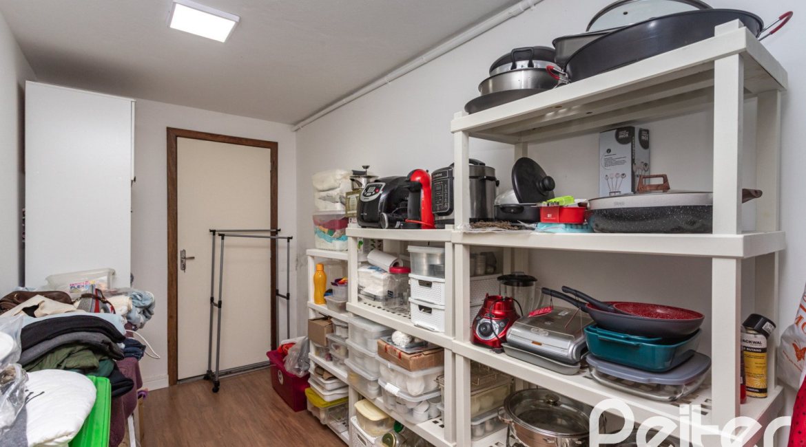 Casa à venda com 410m², 3 dormitórios, 3 suítes, 3 vagas, no bairro Ipanema em Porto Alegre
