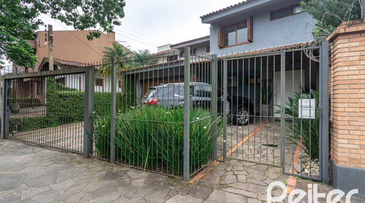 Casa à venda com 410m², 3 dormitórios, 3 suítes, 3 vagas, no bairro Ipanema em Porto Alegre