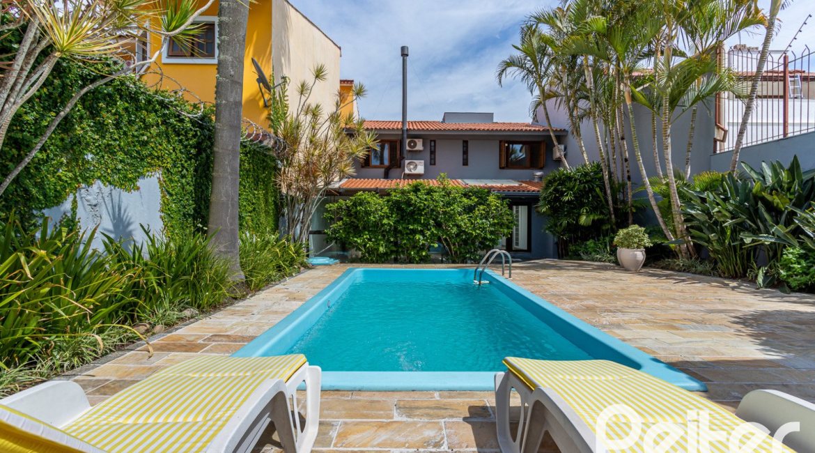 Casa à venda com 410m², 3 dormitórios, 3 suítes, 3 vagas, no bairro Ipanema em Porto Alegre