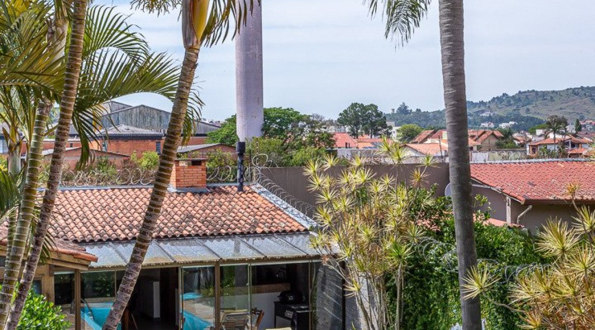 Casa à venda com 410m², 3 dormitórios, 3 suítes, 3 vagas, no bairro Ipanema em Porto Alegre