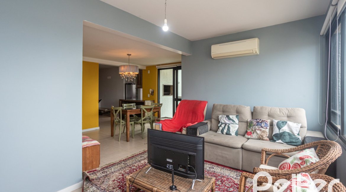 Cobertura à venda com 145m², 3 dormitórios, 1 suíte, 2 vagas, no bairro Tristeza em PORTO ALEGRE