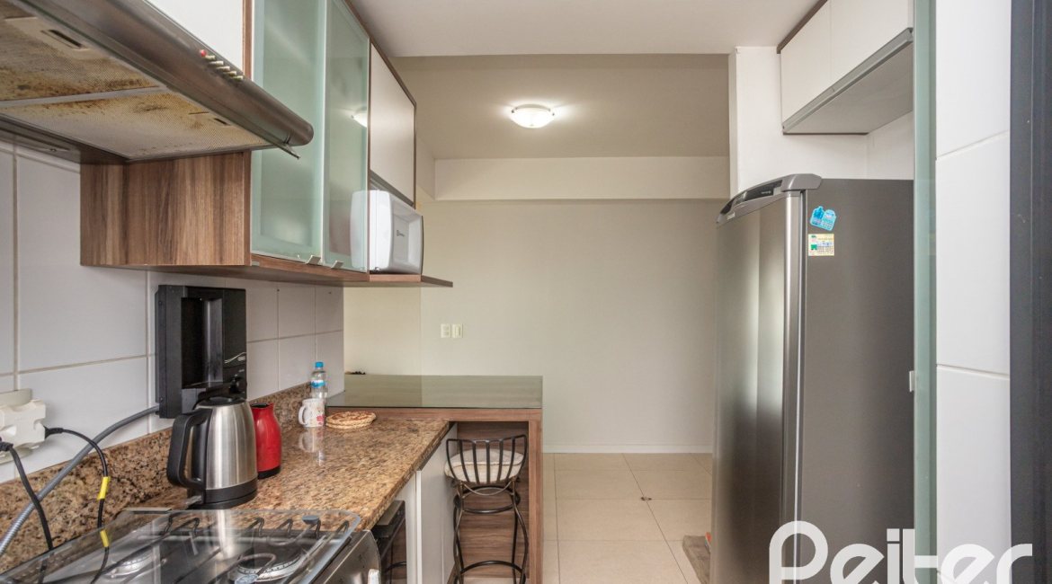 Cobertura à venda com 145m², 3 dormitórios, 1 suíte, 2 vagas, no bairro Tristeza em PORTO ALEGRE