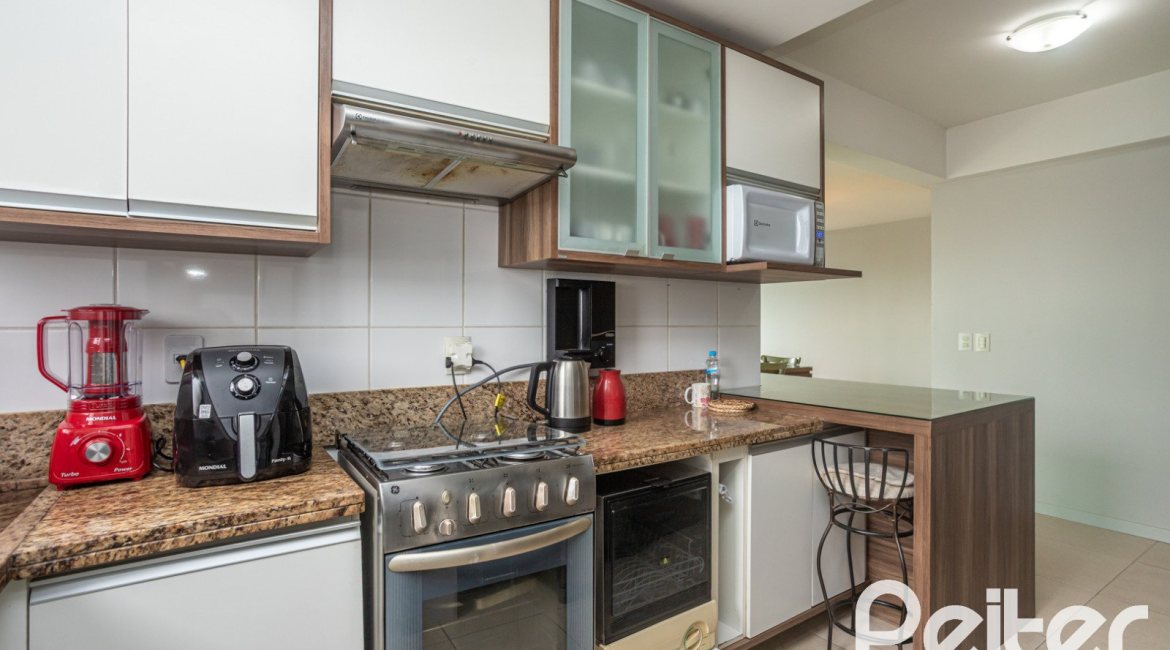 Cobertura à venda com 145m², 3 dormitórios, 1 suíte, 2 vagas, no bairro Tristeza em PORTO ALEGRE