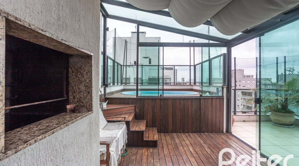 Cobertura à venda com 145m², 3 dormitórios, 1 suíte, 2 vagas, no bairro Tristeza em PORTO ALEGRE