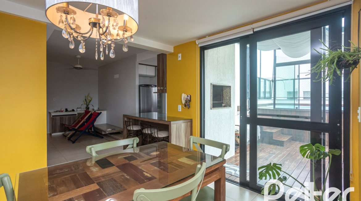 Cobertura à venda com 145m², 3 dormitórios, 1 suíte, 2 vagas, no bairro Tristeza em PORTO ALEGRE