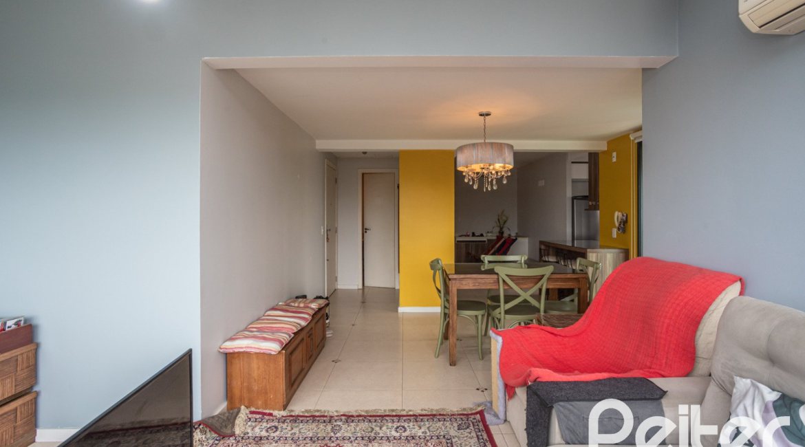 Cobertura à venda com 145m², 3 dormitórios, 1 suíte, 2 vagas, no bairro Tristeza em PORTO ALEGRE