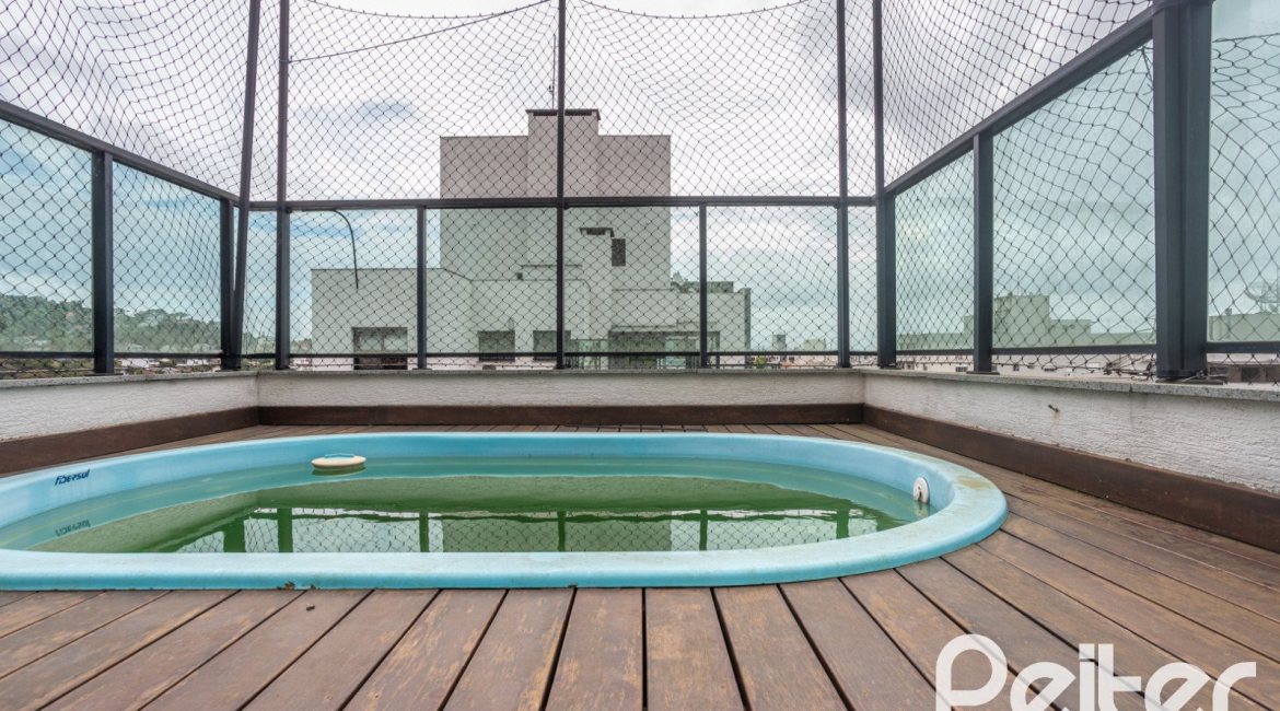 Cobertura à venda com 145m², 3 dormitórios, 1 suíte, 2 vagas, no bairro Tristeza em PORTO ALEGRE