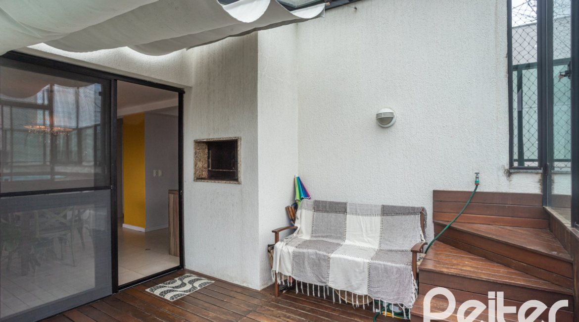 Cobertura à venda com 145m², 3 dormitórios, 1 suíte, 2 vagas, no bairro Tristeza em PORTO ALEGRE