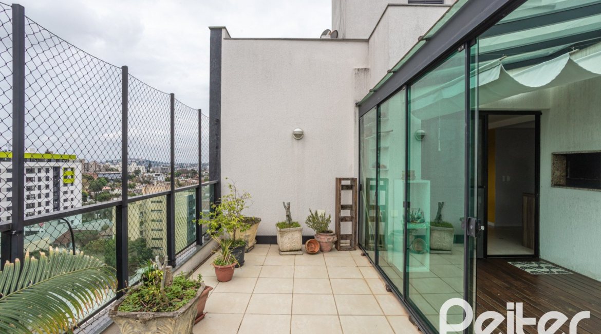 Cobertura à venda com 145m², 3 dormitórios, 1 suíte, 2 vagas, no bairro Tristeza em PORTO ALEGRE