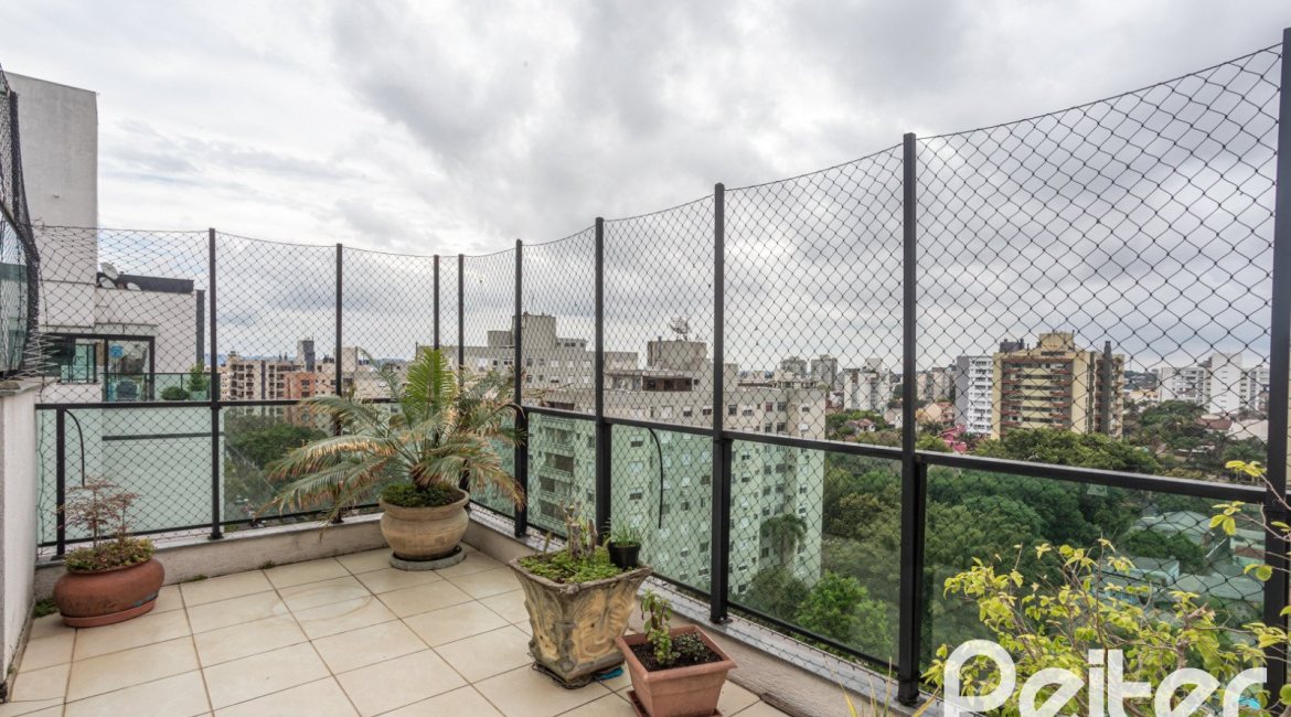 Cobertura à venda com 145m², 3 dormitórios, 1 suíte, 2 vagas, no bairro Tristeza em PORTO ALEGRE