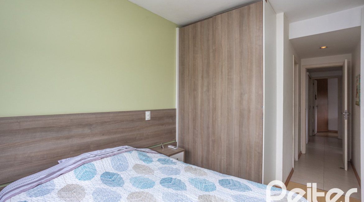 Cobertura à venda com 145m², 3 dormitórios, 1 suíte, 2 vagas, no bairro Tristeza em PORTO ALEGRE