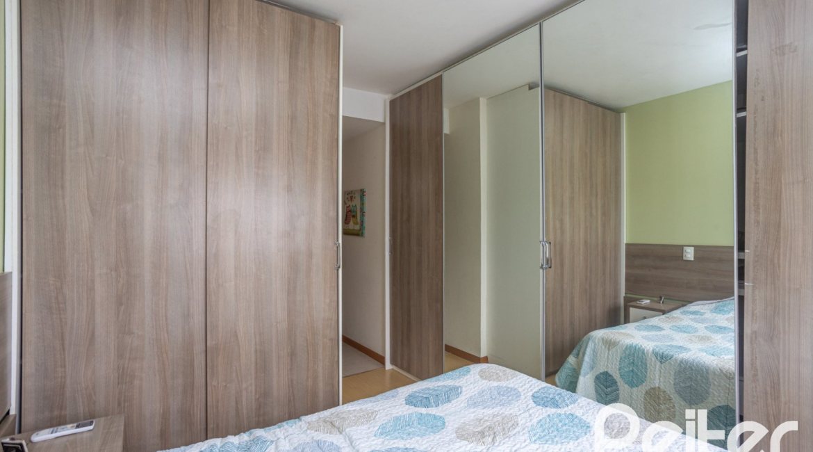 Cobertura à venda com 145m², 3 dormitórios, 1 suíte, 2 vagas, no bairro Tristeza em PORTO ALEGRE