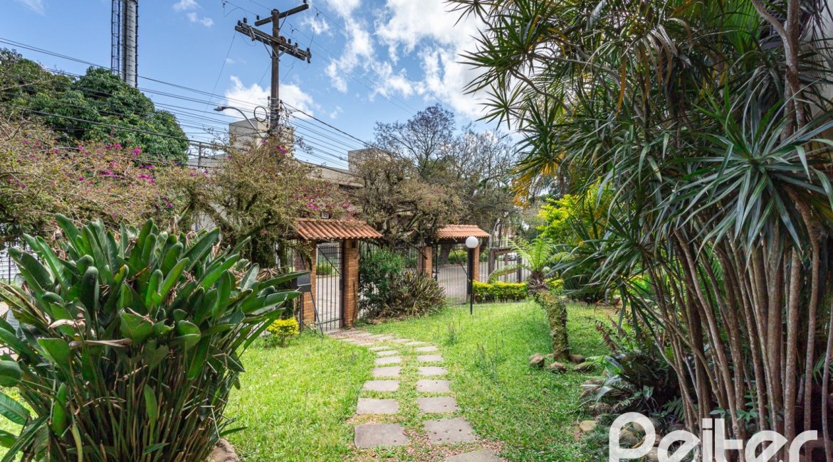 Cobertura à venda com 238m², 3 dormitórios, 1 suíte, 2 vagas, no bairro Cristal em PORTO ALEGRE