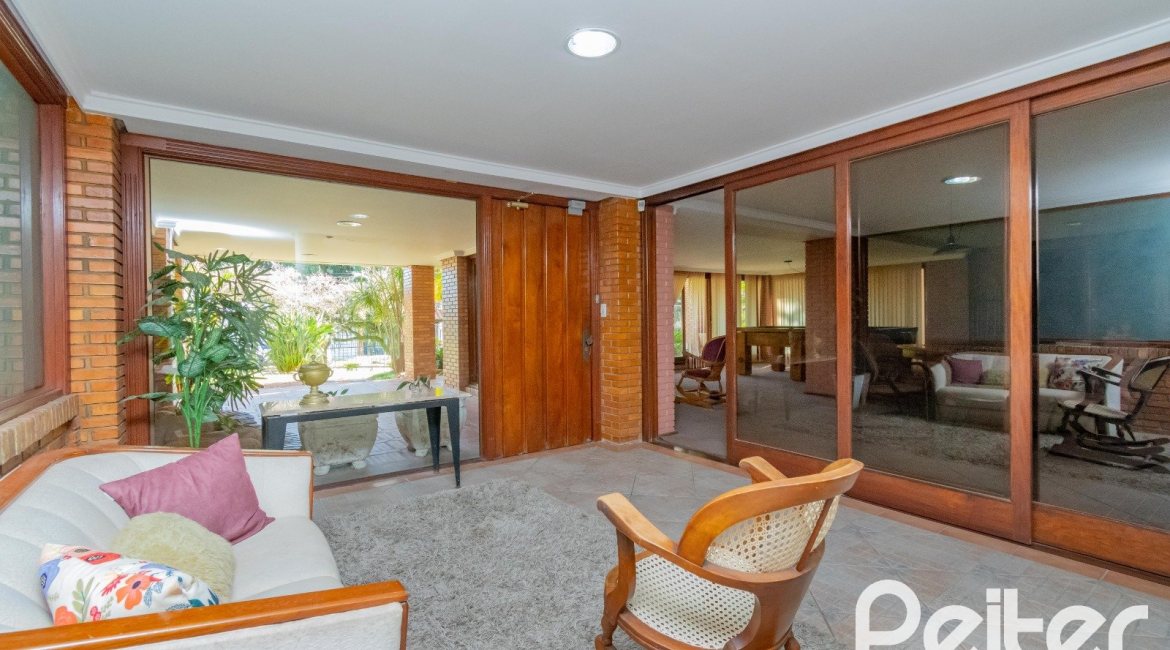 Cobertura à venda com 238m², 3 dormitórios, 1 suíte, 2 vagas, no bairro Cristal em PORTO ALEGRE