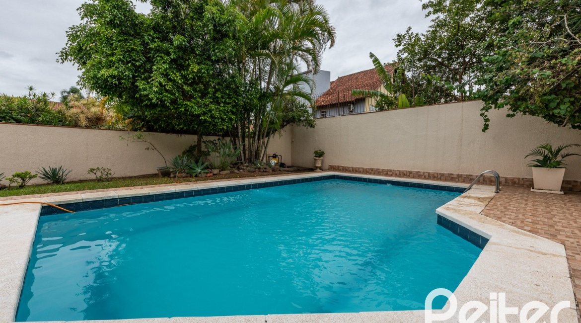 Cobertura à venda com 238m², 3 dormitórios, 1 suíte, 2 vagas, no bairro Cristal em PORTO ALEGRE