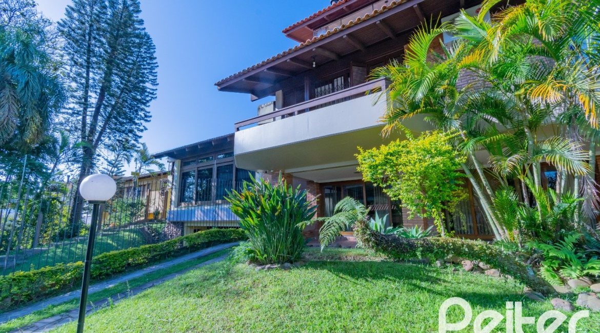 Cobertura à venda com 238m², 3 dormitórios, 1 suíte, 2 vagas, no bairro Cristal em PORTO ALEGRE