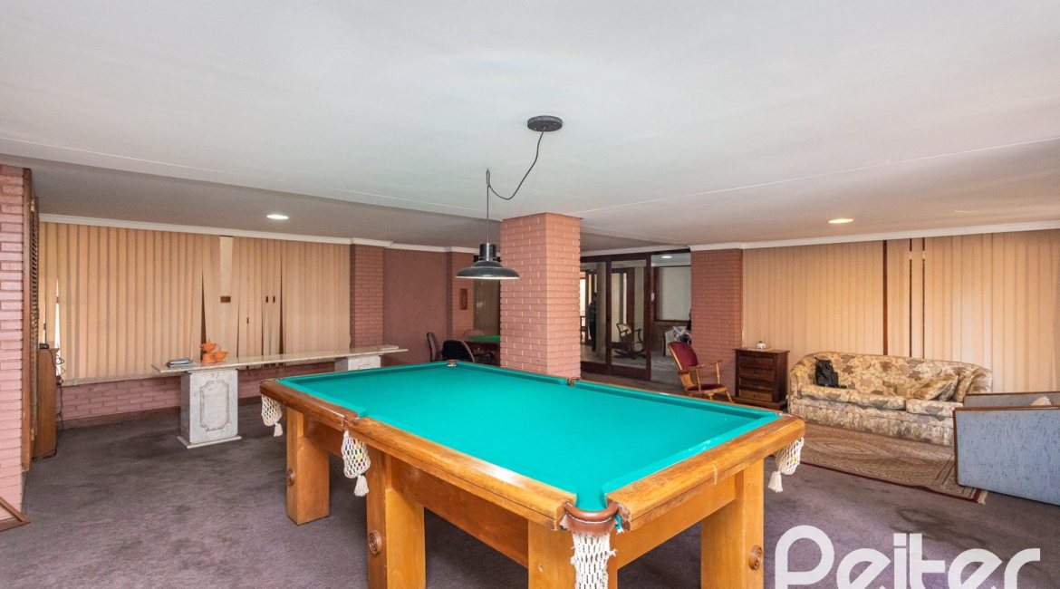 Cobertura à venda com 238m², 3 dormitórios, 1 suíte, 2 vagas, no bairro Cristal em PORTO ALEGRE