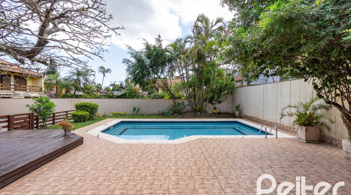 Cobertura à venda com 238m², 3 dormitórios, 1 suíte, 2 vagas, no bairro Cristal em PORTO ALEGRE