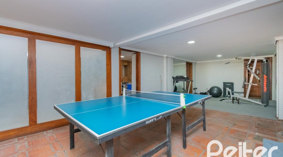 Cobertura à venda com 238m², 3 dormitórios, 1 suíte, 2 vagas, no bairro Cristal em PORTO ALEGRE