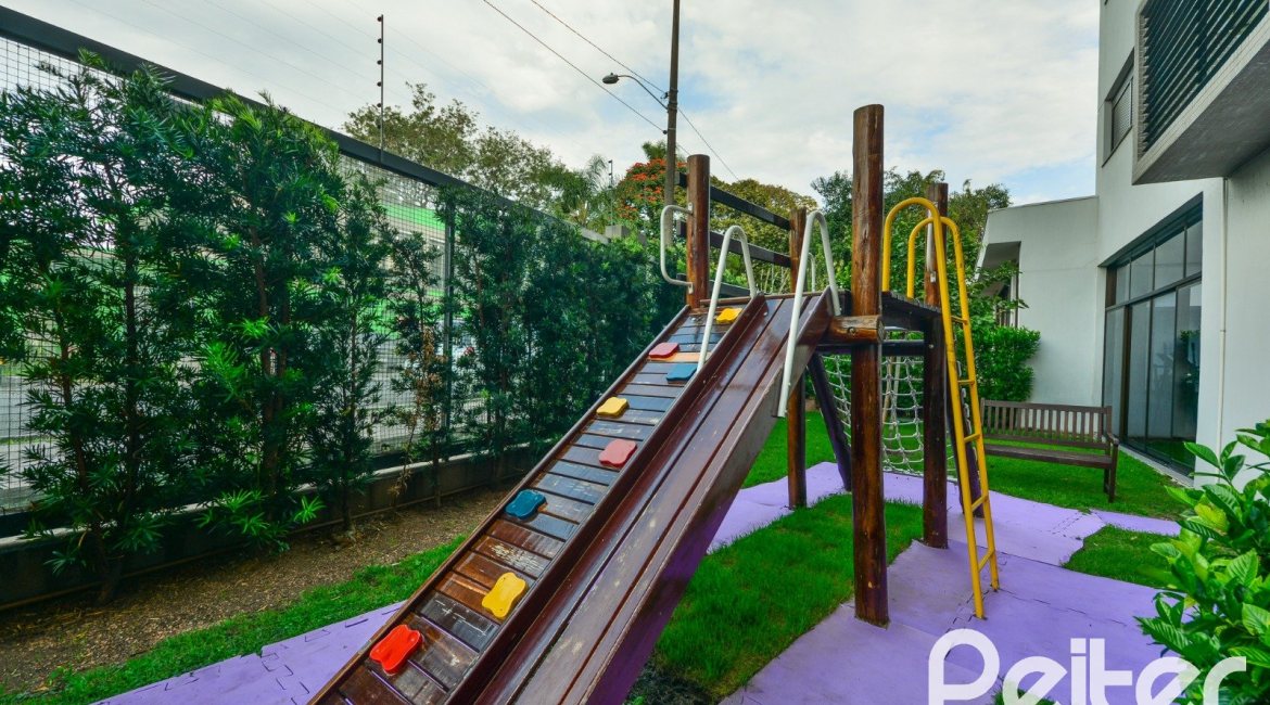 Apartamento à venda com 90m², 3 dormitórios, 1 suíte, 2 vagas, no bairro Tristeza em PORTO ALEGRE