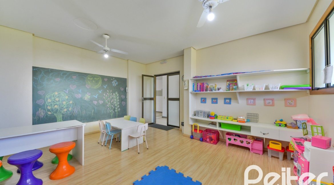 Apartamento à venda com 100m², 3 dormitórios, 1 suíte, 2 vagas, no bairro Tristeza em PORTO ALEGRE