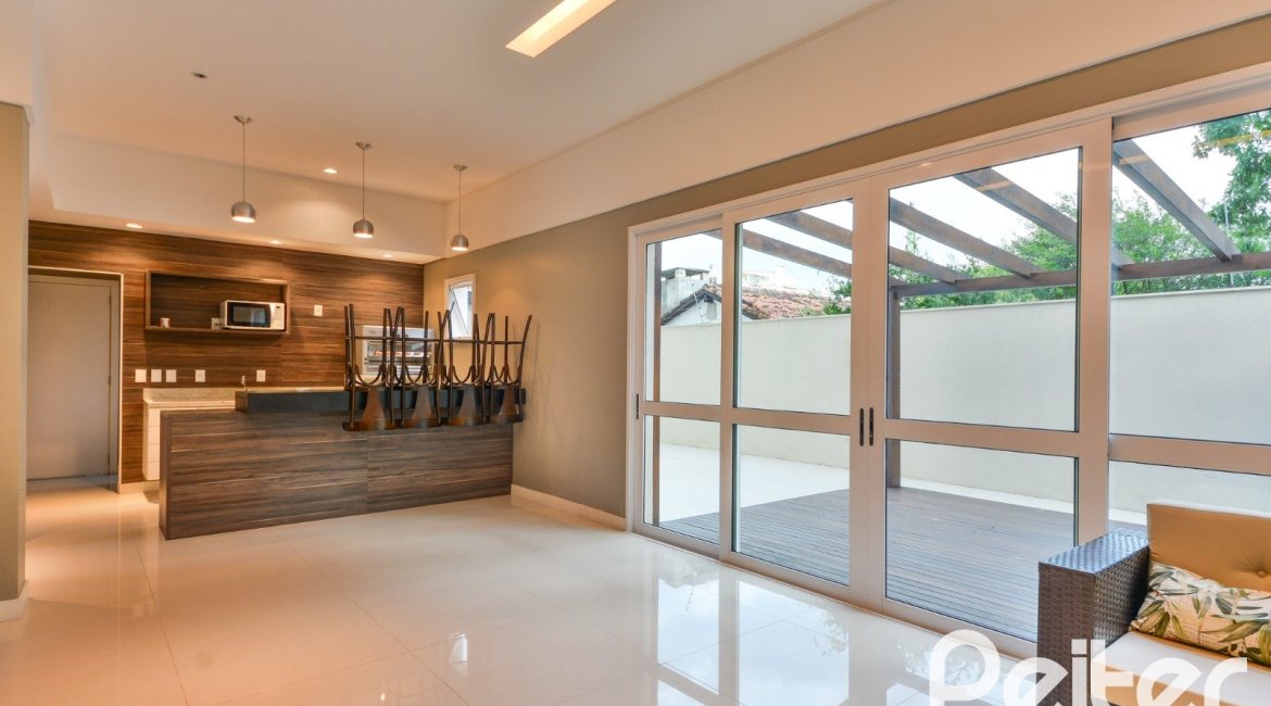 Apartamento à venda com 68m², 2 dormitórios, 1 suíte, 1 vaga, no bairro Tristeza em PORTO ALEGRE