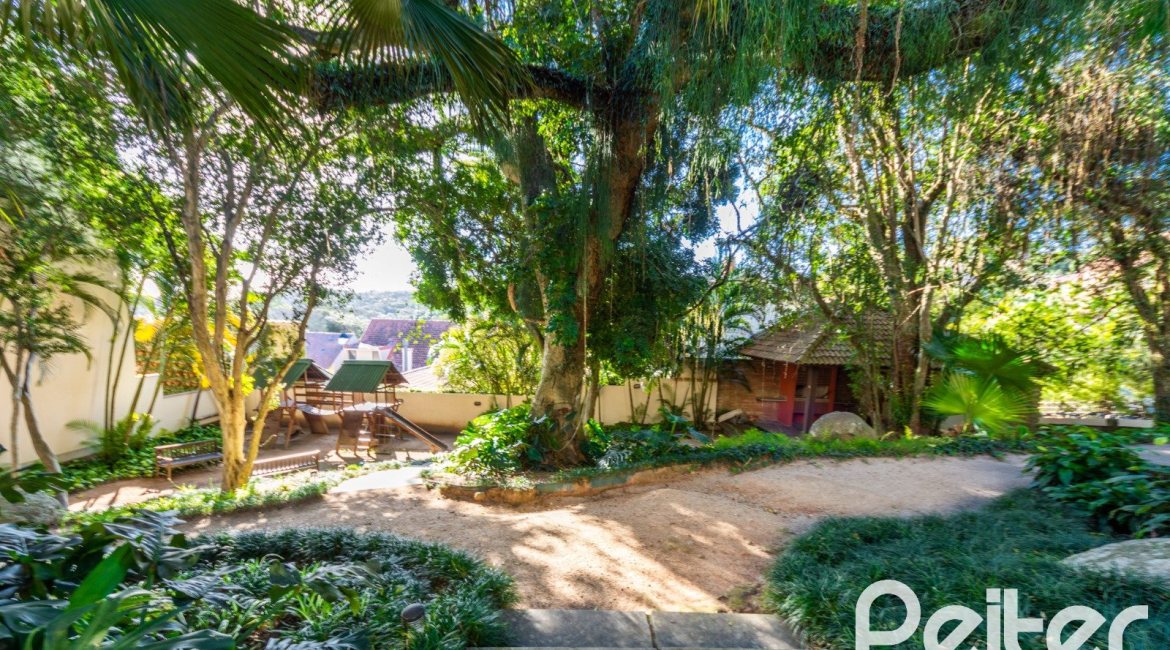 Casa em Condomínio à venda com 270m², 3 dormitórios, 1 suíte, 3 vagas, no bairro Jardim Isabel em PORTO ALEGRE