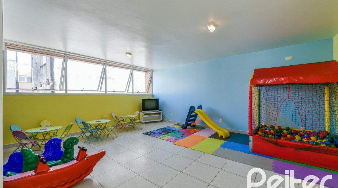 Apartamento à venda com 82m², 2 dormitórios, 1 suíte, 2 vagas, no bairro Ipanema em PORTO ALEGRE