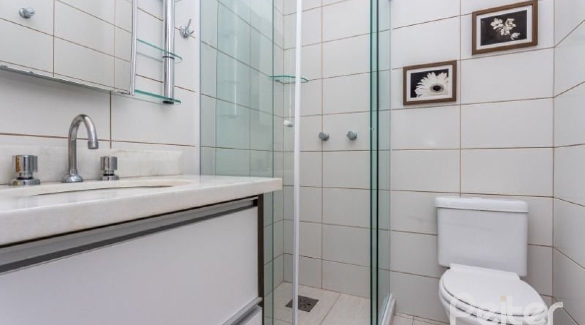 Apartamento à venda com 82m², 2 dormitórios, 1 suíte, 2 vagas, no bairro Ipanema em PORTO ALEGRE