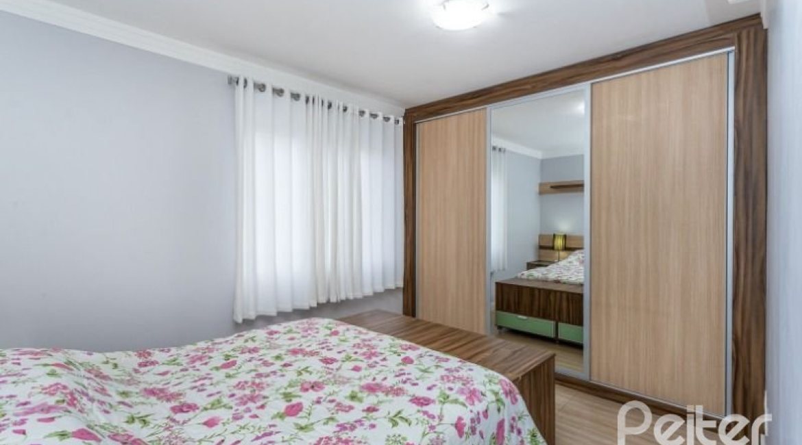 Apartamento à venda com 82m², 2 dormitórios, 1 suíte, 2 vagas, no bairro Ipanema em PORTO ALEGRE