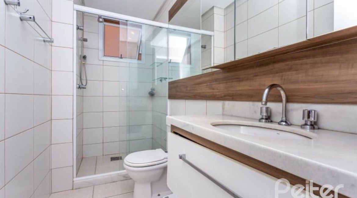 Apartamento à venda com 82m², 2 dormitórios, 1 suíte, 2 vagas, no bairro Ipanema em PORTO ALEGRE