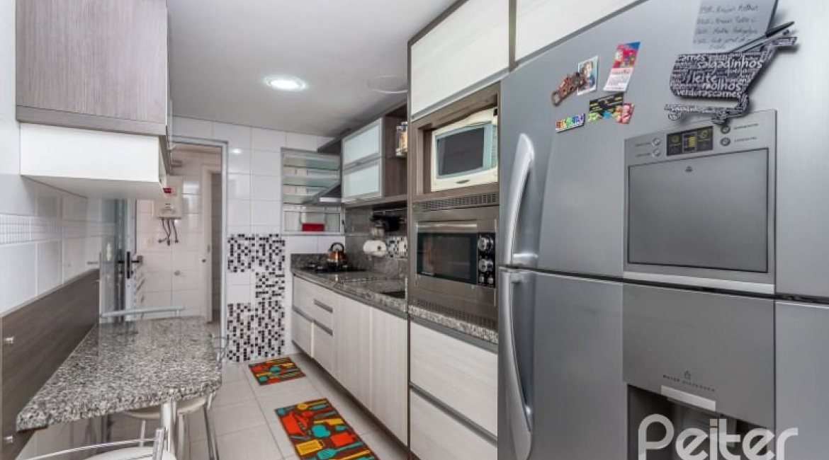 Apartamento à venda com 82m², 2 dormitórios, 1 suíte, 2 vagas, no bairro Ipanema em PORTO ALEGRE