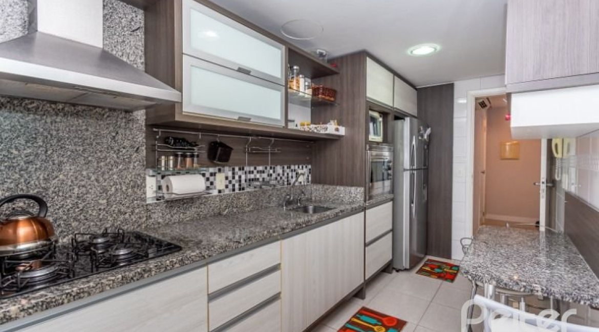 Apartamento à venda com 82m², 2 dormitórios, 1 suíte, 2 vagas, no bairro Ipanema em PORTO ALEGRE