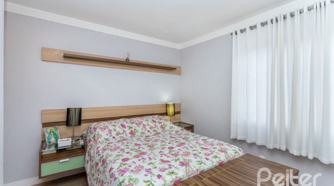 Apartamento à venda com 82m², 2 dormitórios, 1 suíte, 2 vagas, no bairro Ipanema em PORTO ALEGRE