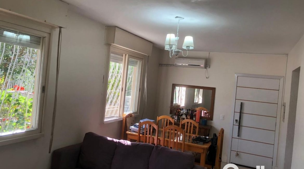 Casa em Condomínio à venda com 150m², 4 dormitórios, 1 suíte, 2 vagas, no bairro Cristal em Porto Alegre