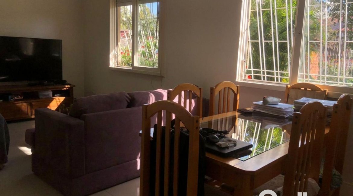 Casa em Condomínio à venda com 150m², 4 dormitórios, 1 suíte, 2 vagas, no bairro Cristal em Porto Alegre