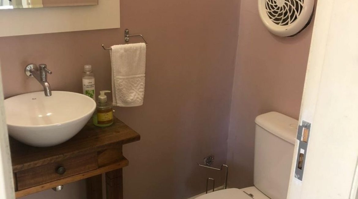 Casa em Condomínio à venda com 150m², 4 dormitórios, 1 suíte, 2 vagas, no bairro Cristal em Porto Alegre