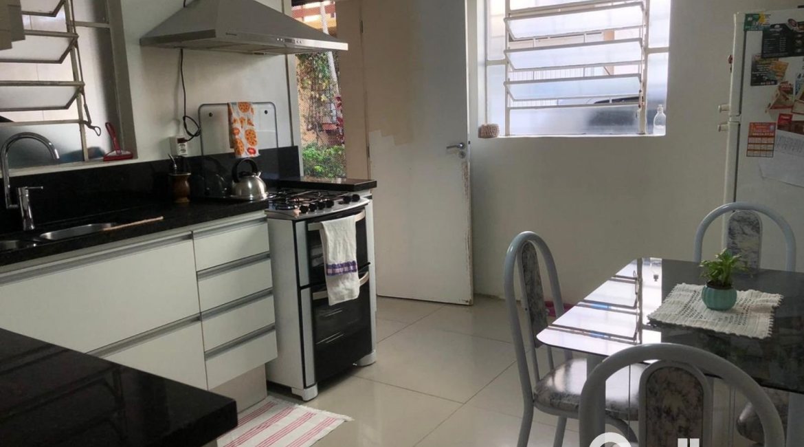Casa em Condomínio à venda com 150m², 4 dormitórios, 1 suíte, 2 vagas, no bairro Cristal em Porto Alegre