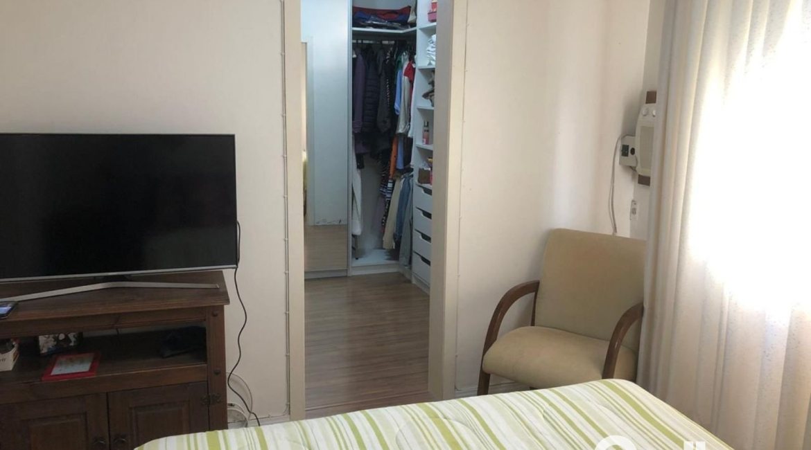 Casa em Condomínio à venda com 150m², 4 dormitórios, 1 suíte, 2 vagas, no bairro Cristal em Porto Alegre