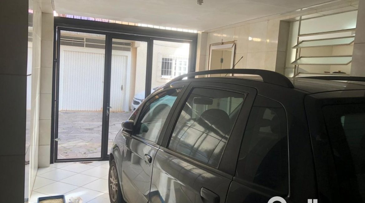 Casa em Condomínio à venda com 150m², 4 dormitórios, 1 suíte, 2 vagas, no bairro Cristal em Porto Alegre