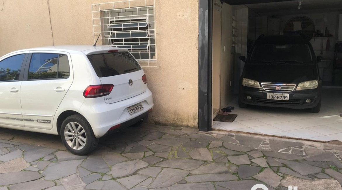 Casa em Condomínio à venda com 150m², 4 dormitórios, 1 suíte, 2 vagas, no bairro Cristal em Porto Alegre