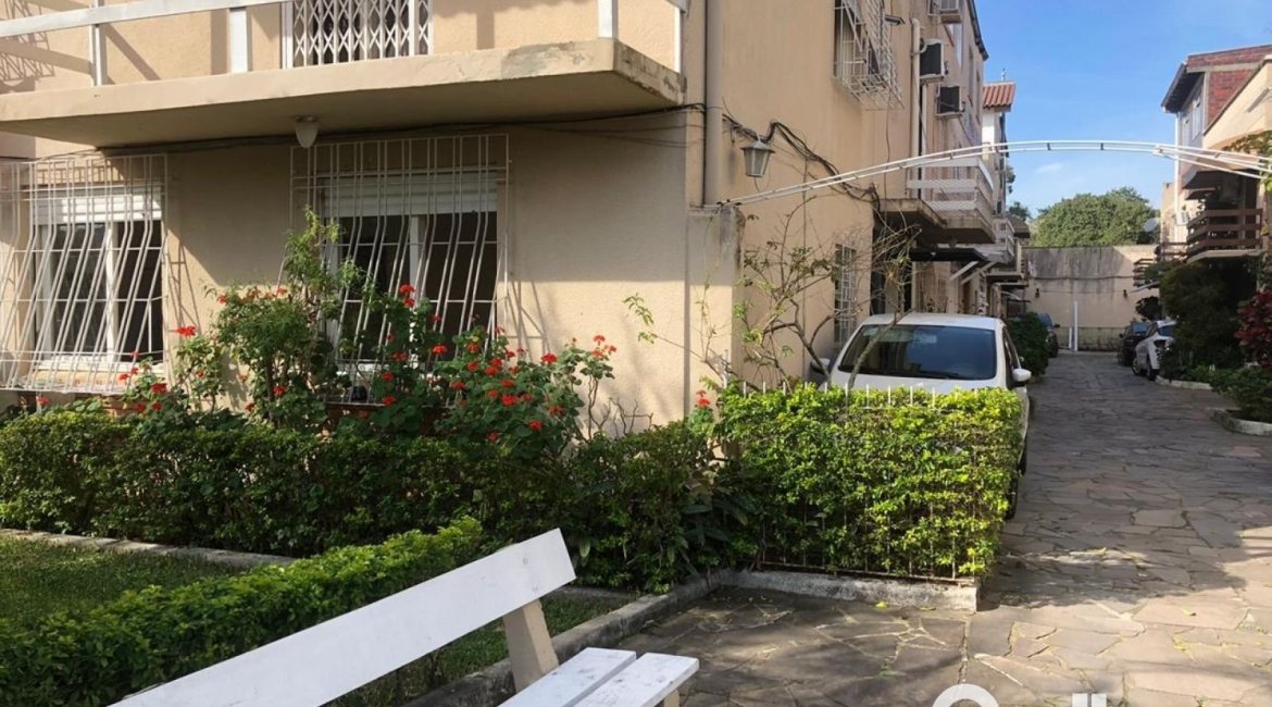 Casa em Condomínio à venda com 150m², 4 dormitórios, 1 suíte, 2 vagas, no bairro Cristal em Porto Alegre