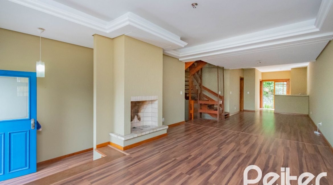 Casa à venda com 297m², 4 dormitórios, 2 suítes, 3 vagas, no bairro Tristeza em Porto Alegre