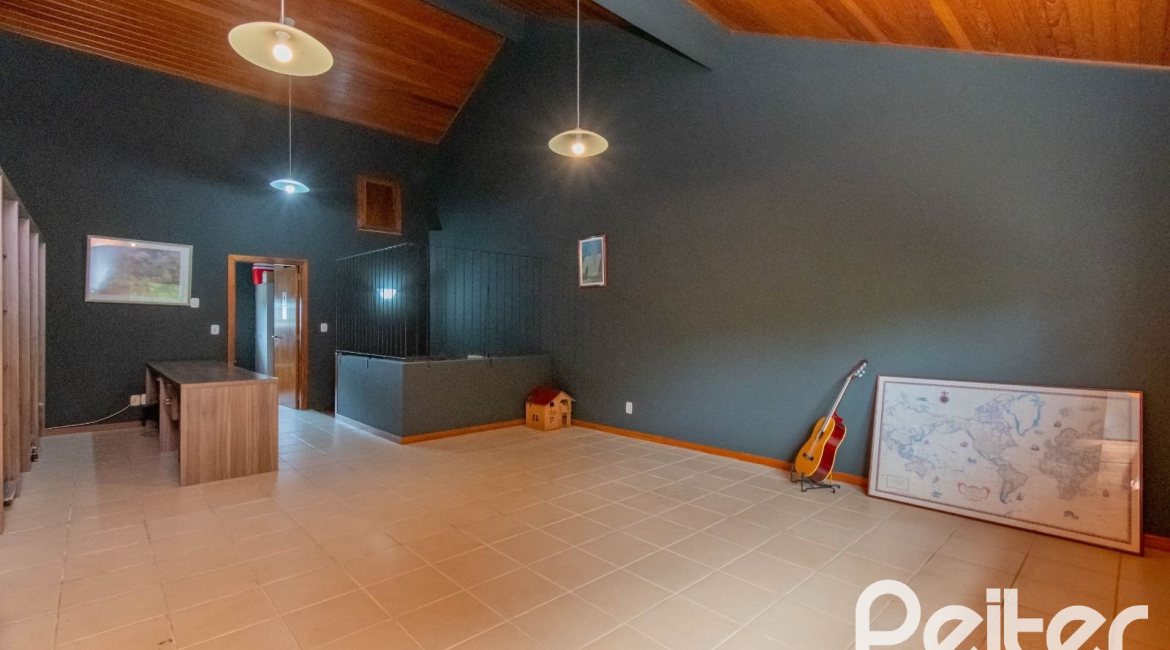 Casa à venda com 297m², 4 dormitórios, 2 suítes, 3 vagas, no bairro Tristeza em Porto Alegre