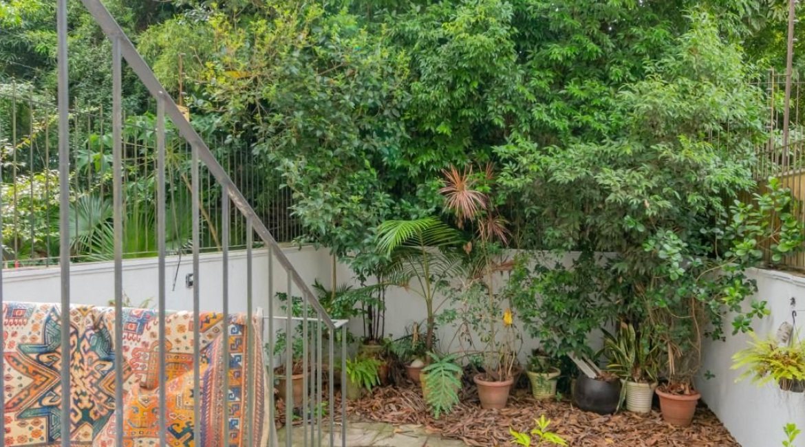 Casa à venda com 297m², 4 dormitórios, 2 suítes, 3 vagas, no bairro Tristeza em Porto Alegre