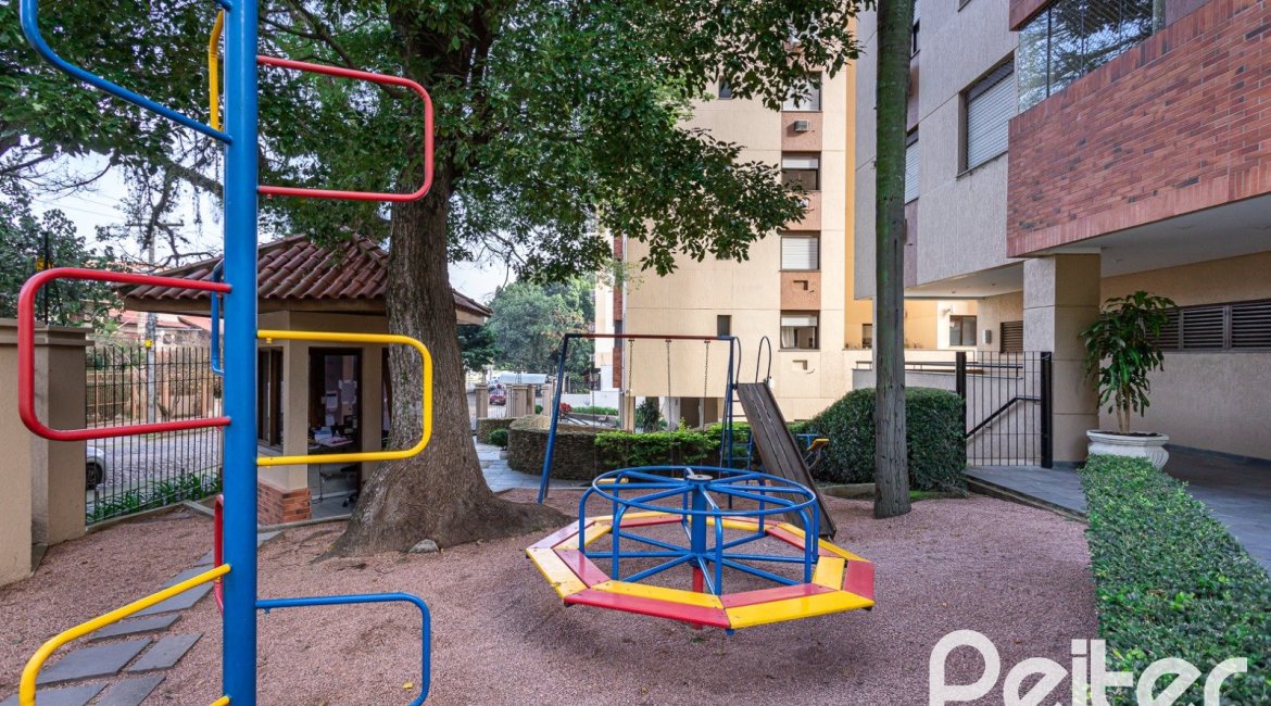 Apartamento à venda com 59m², 2 dormitórios, 1 vaga, no bairro Cristal em PORTO ALEGRE